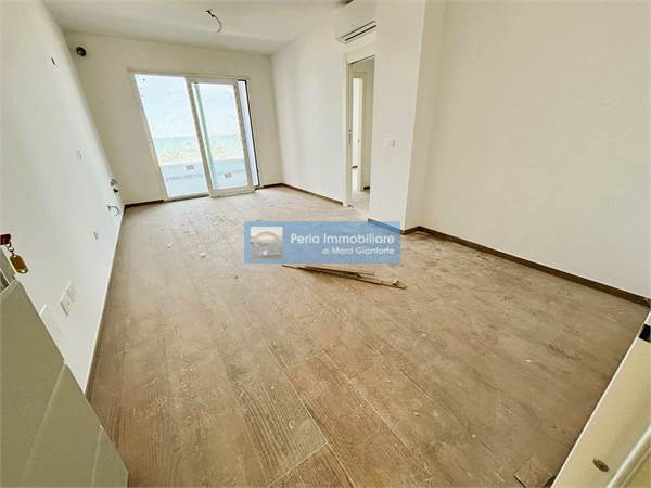 APPARTAMENTO CON TERRAZZO FRONTE MARE