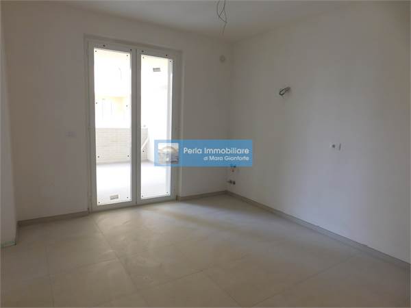 APPARTAMENTO CON TERRAZZO E GARAGE